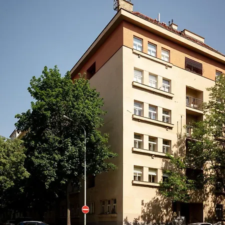 Spacious And Relaxed 2br Ap For Friends And Families Πράγα