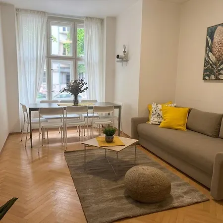 Spacious And Relaxed 2br Ap For Friends And Families