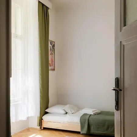 Spacious And Relaxed 2br Ap For Friends And Families Prague