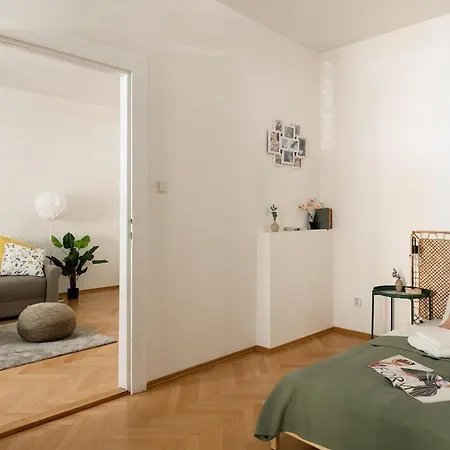 Spacious And Relaxed 2br Ap For Friends And Families Διαμέρισμα